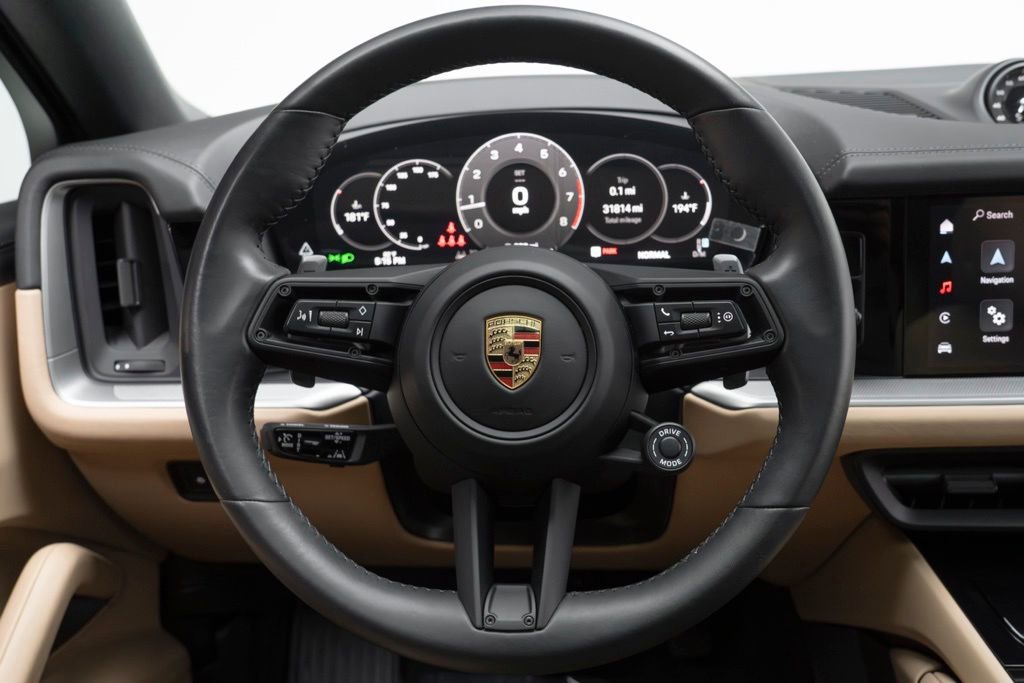 Used 2024 Porsche Cayenne Coupe image 23