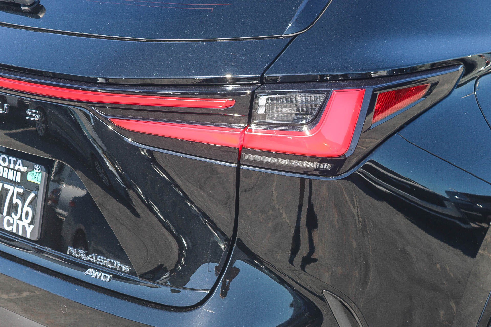 Used 2025 Lexus NX 450h+ F Sport w/ Towing Package (2000 Lbs) AWD/4WD image 11