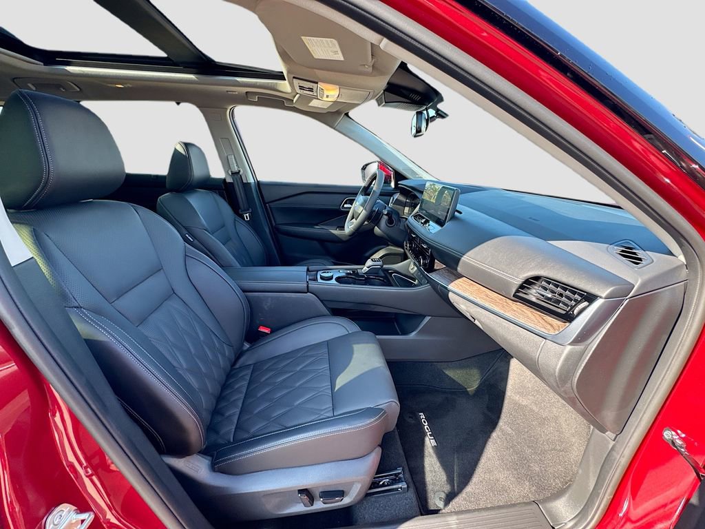 Used 2026 Nissan Rogue Platinum w/ Platinum Premium Package image 11
