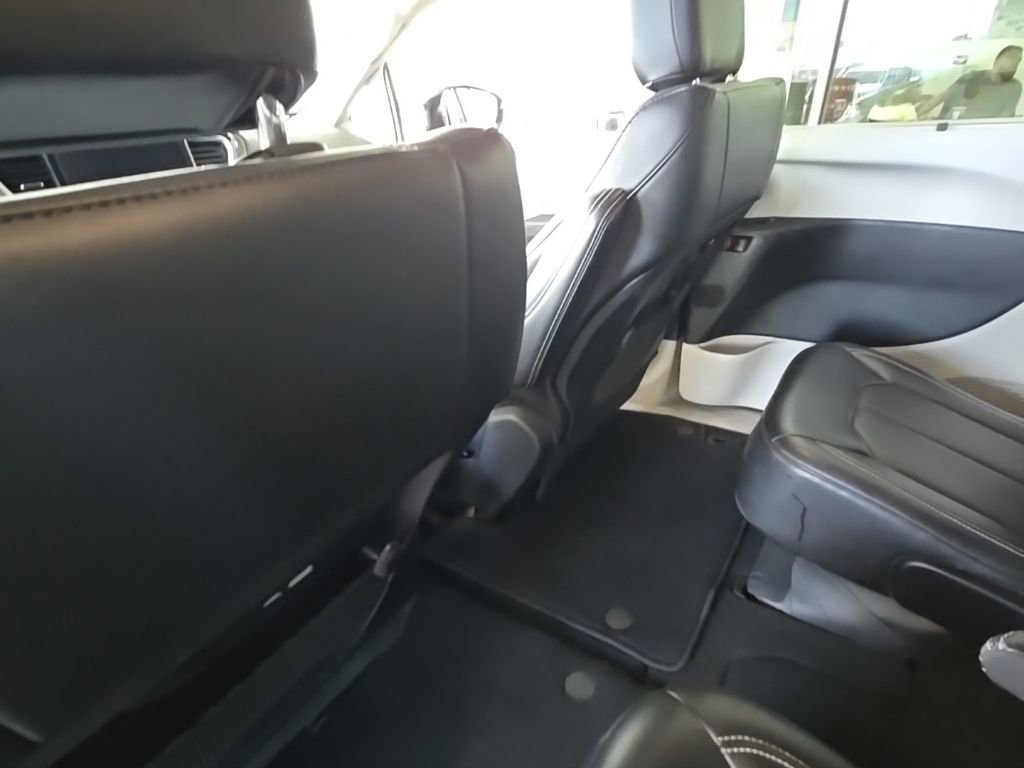 Used 2024 Chrysler Pacifica Touring-L image 20