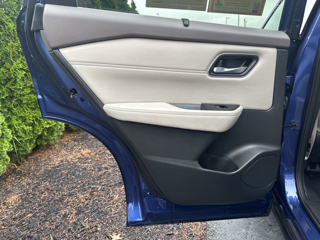 Used 2021 Nissan Rogue SV w/ Premium Package FWD image 9