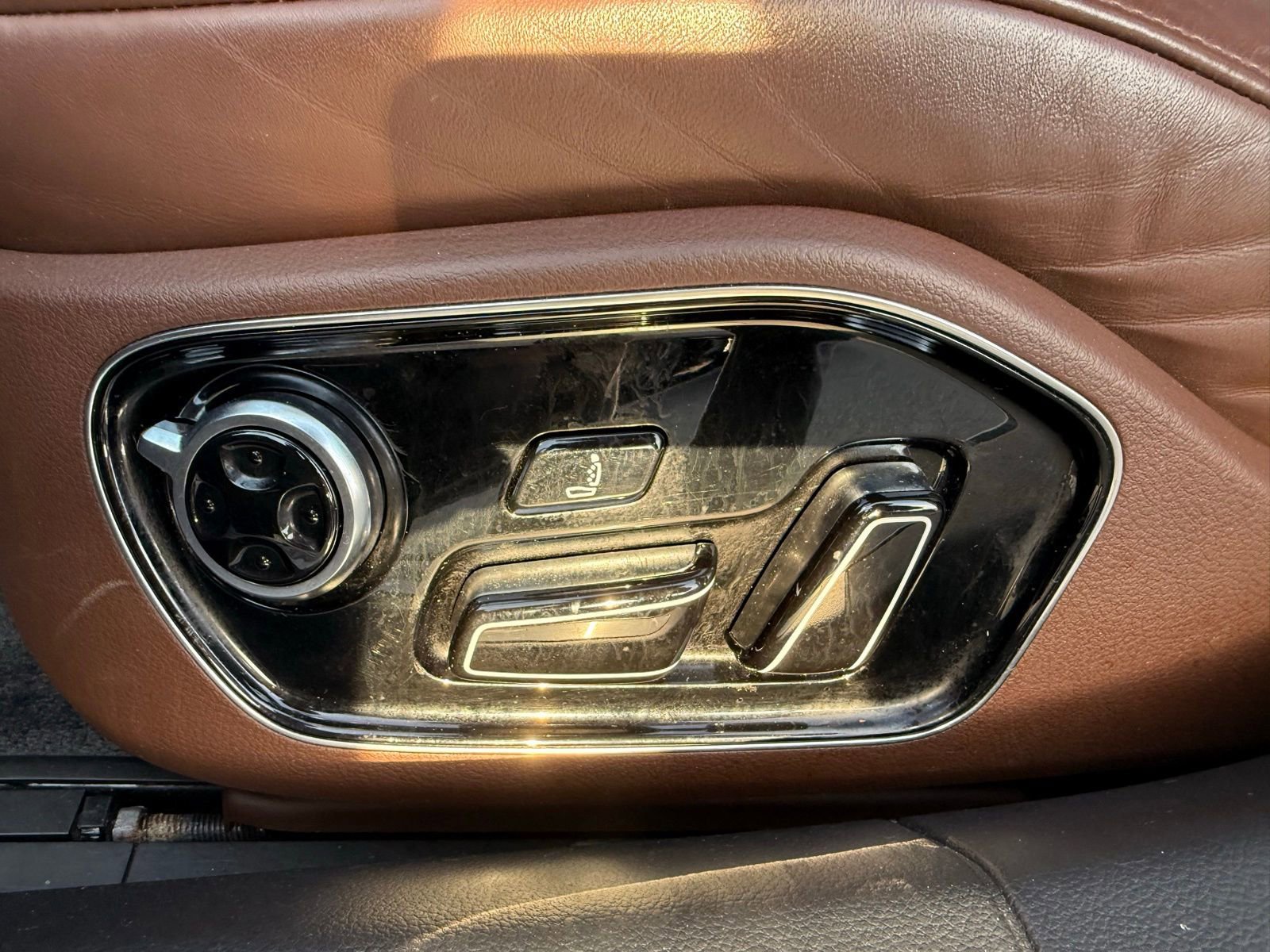 Used 2015 Audi A8 L 4.0T image 17