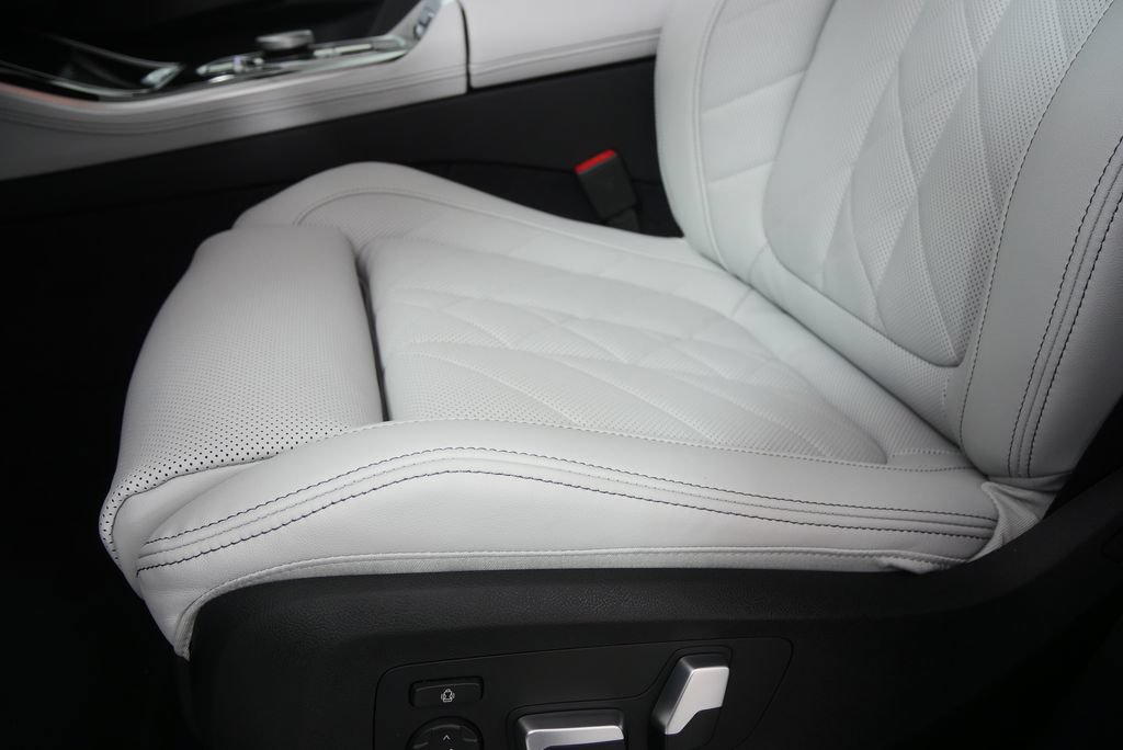 Used 2026 BMW X5 xDrive40i w/ M Sport Package AWD/4WD image 10