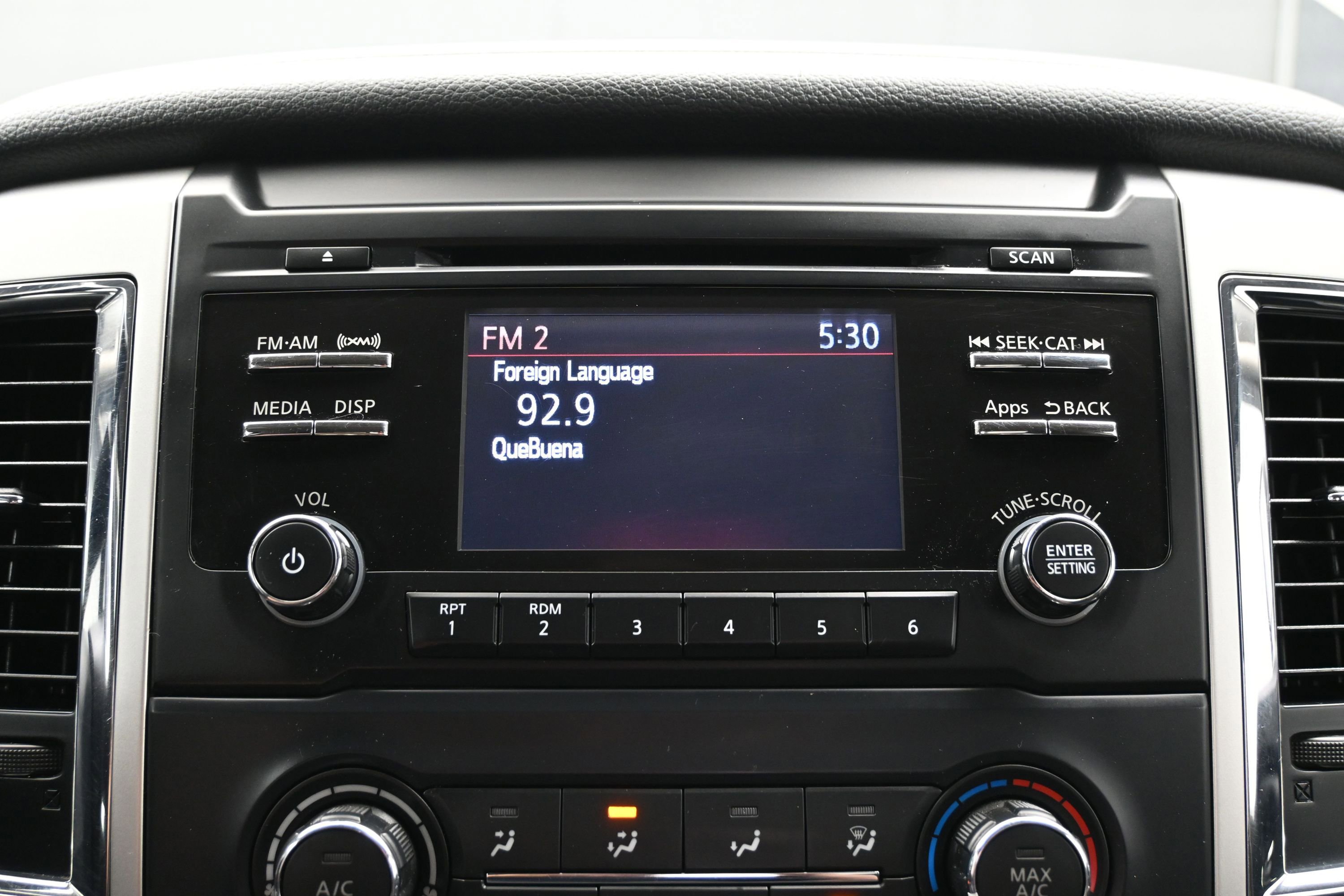 Used 2017 Nissan Titan SV AWD/4WD image 26