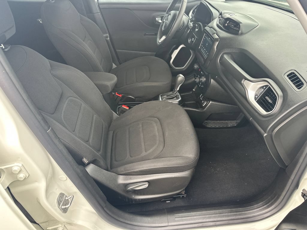 Used 2019 Jeep Renegade Latitude w/ Popular Equipment Group FWD image 13