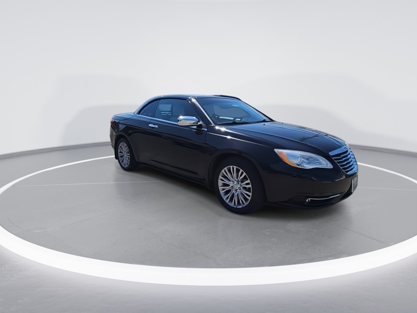 Used 2013 Chrysler 200 Limited FWD image 2