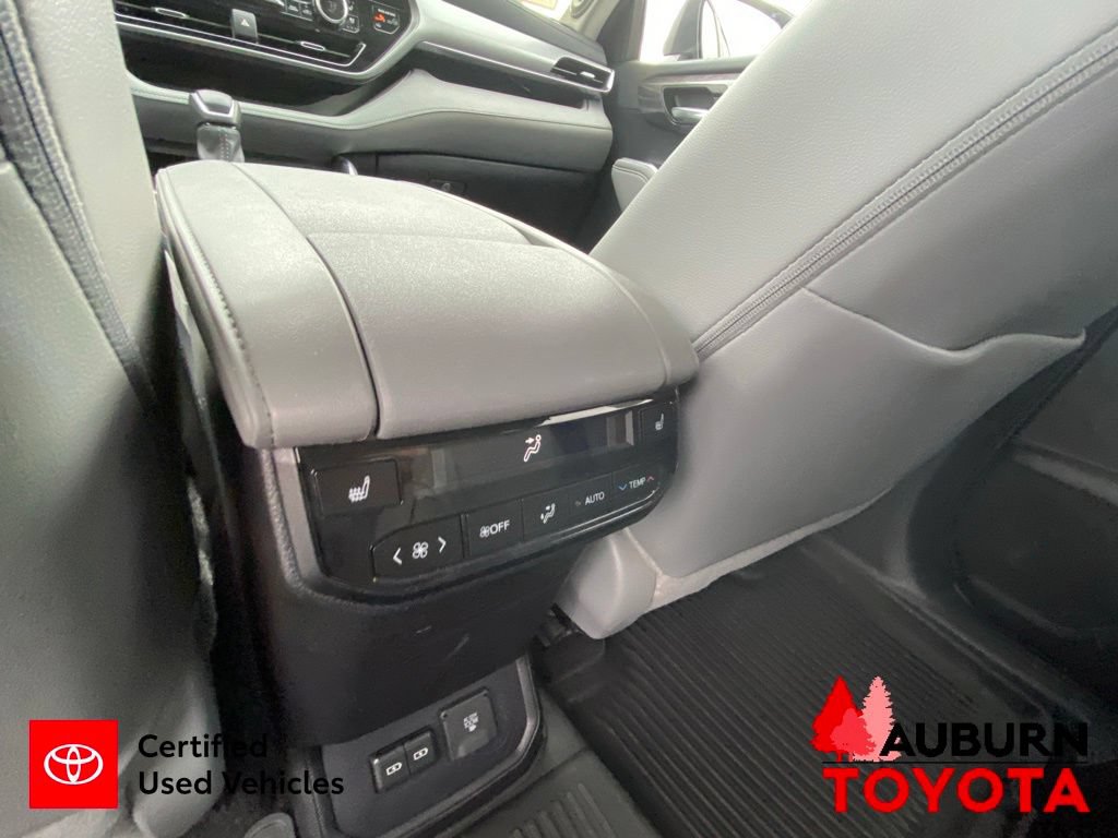 Certified 2024 Toyota Highlander Platinum AWD/4WD image 32