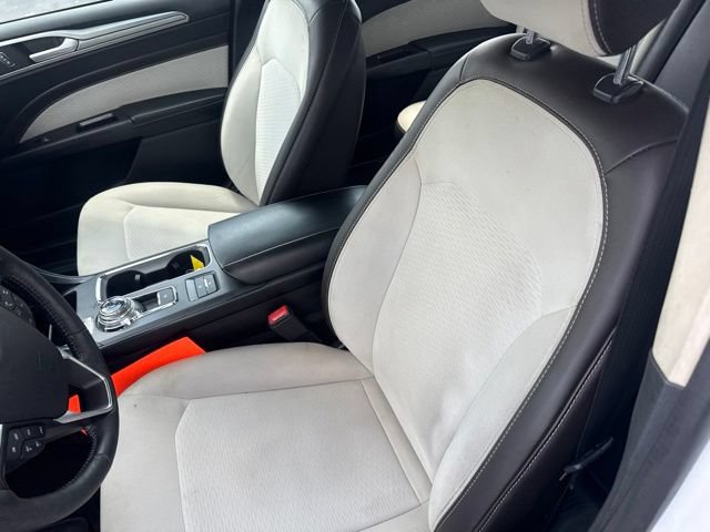 Used 2020 Ford Fusion SE w/ Equipment Group 151A FWD image 16