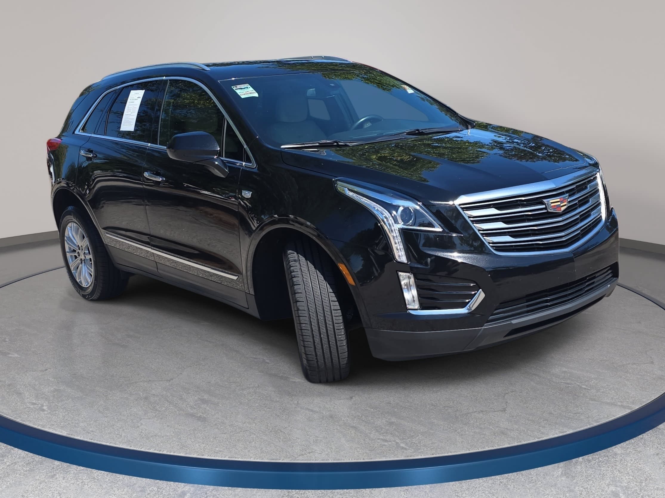Used 2019 Cadillac XT5 FWD image 3