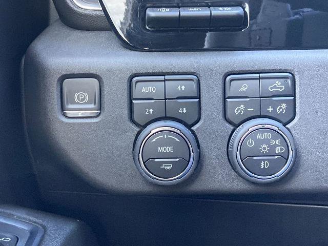 Certified 2024 Chevrolet Silverado 1500 High Country w/ Technology Package image 13