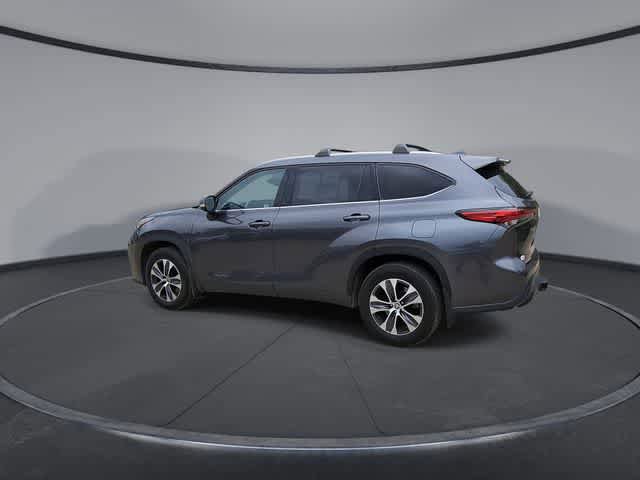 Used 2022 Toyota Highlander XLE AWD/4WD image 6