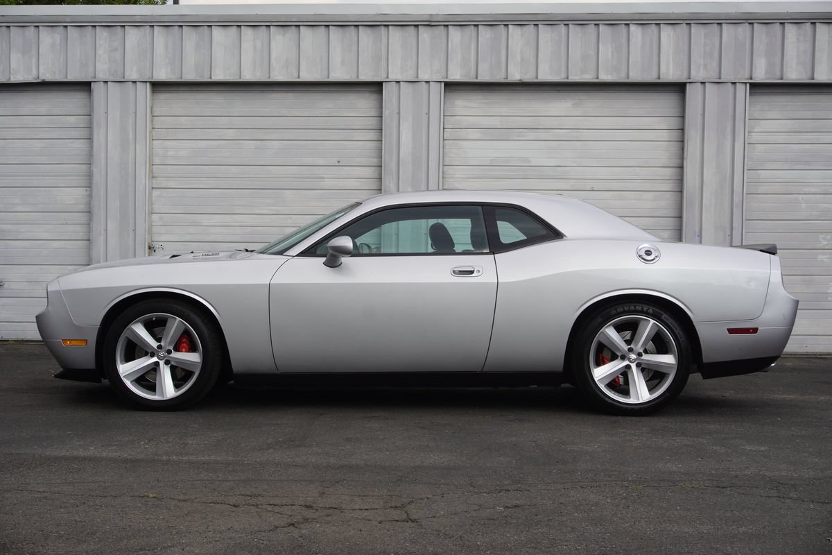 Used 2009 Dodge Challenger SRT8 RWD image 2