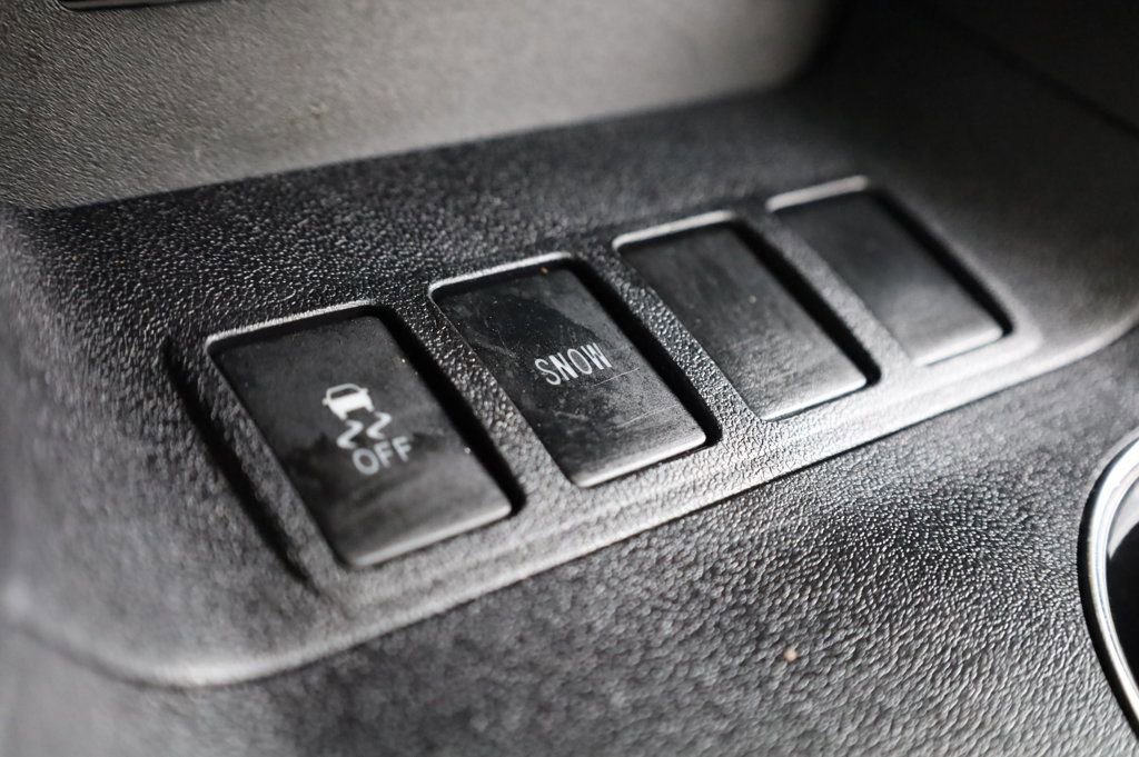 Used 2015 Toyota Highlander Limited image 39