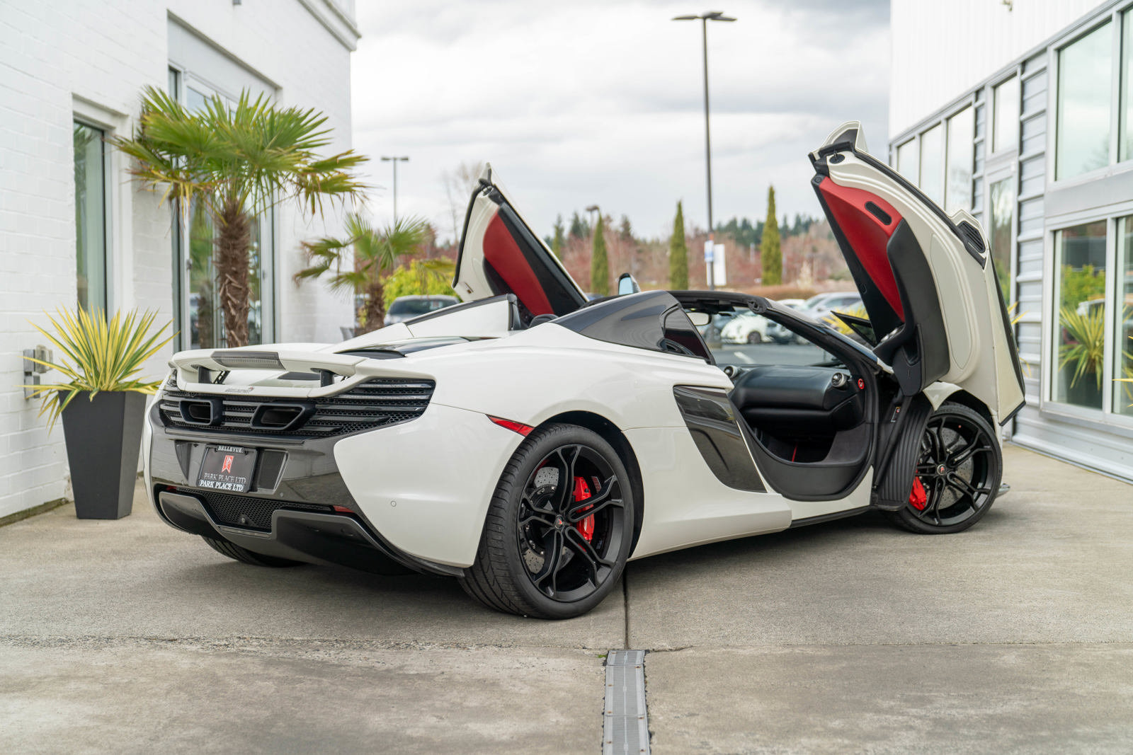 Used 2016 McLaren 650S Spider RWD image 14