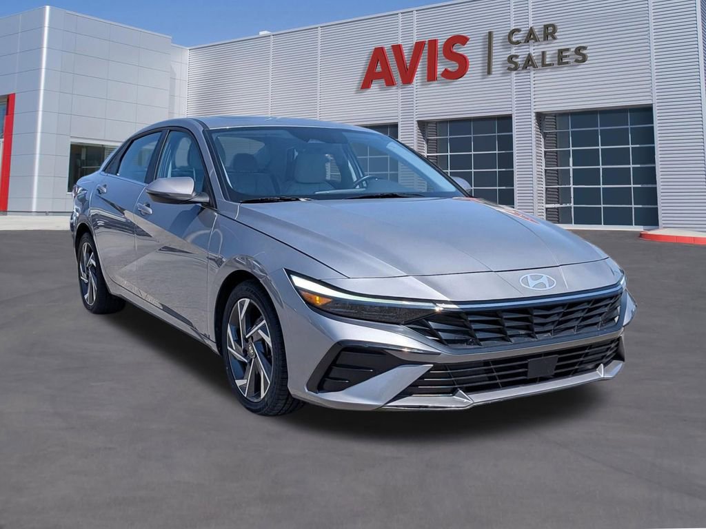 Used 2025 Hyundai Elantra Limited image 3
