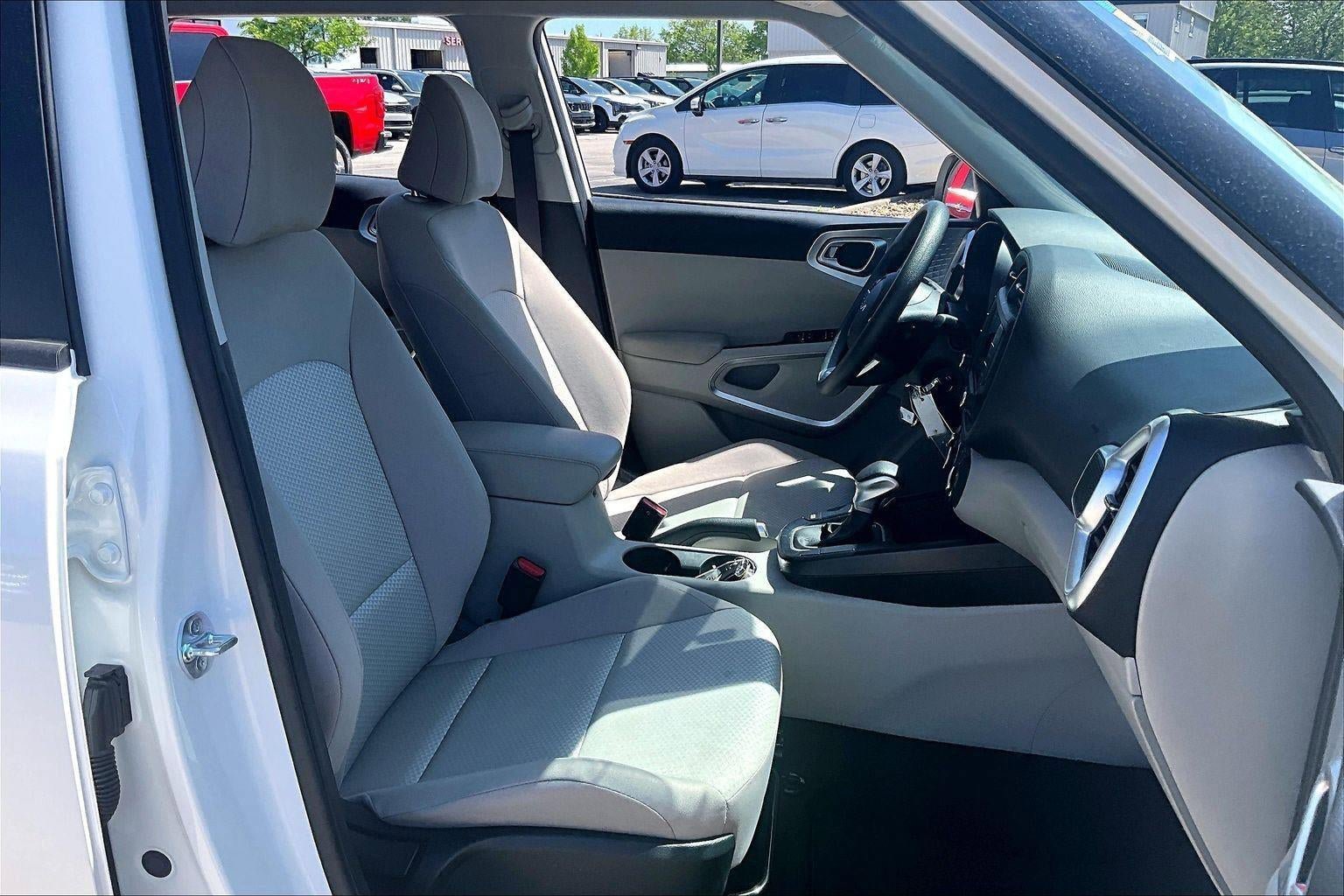 Used 2025 Kia Soul LX FWD image 29