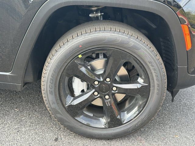 New 2025 Jeep Grand Cherokee Limited w/ Luxury Tech Group II image 12