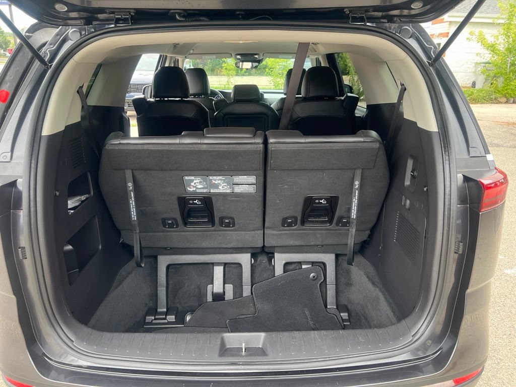 Certified 2022 Kia Carnival LX FWD image 10