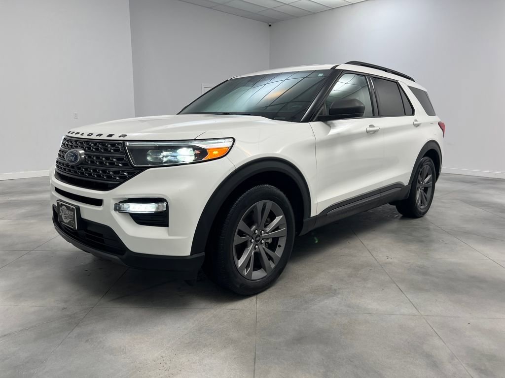 Used 2021 Ford Explorer XLT w/ Equipment Group 202A image 3