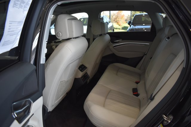 Used 2024 Audi Q8 e-tron Premium Plus AWD/4WD image 22