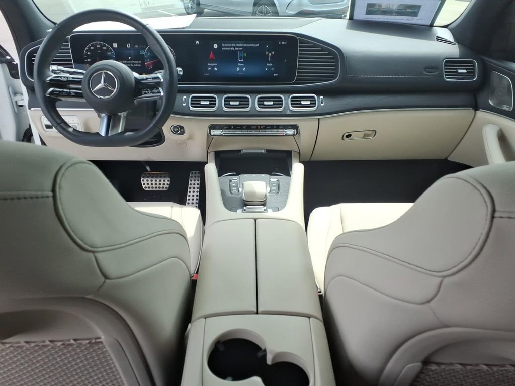 Used 2025 Mercedes-Benz GLS 450 4MATIC image 30