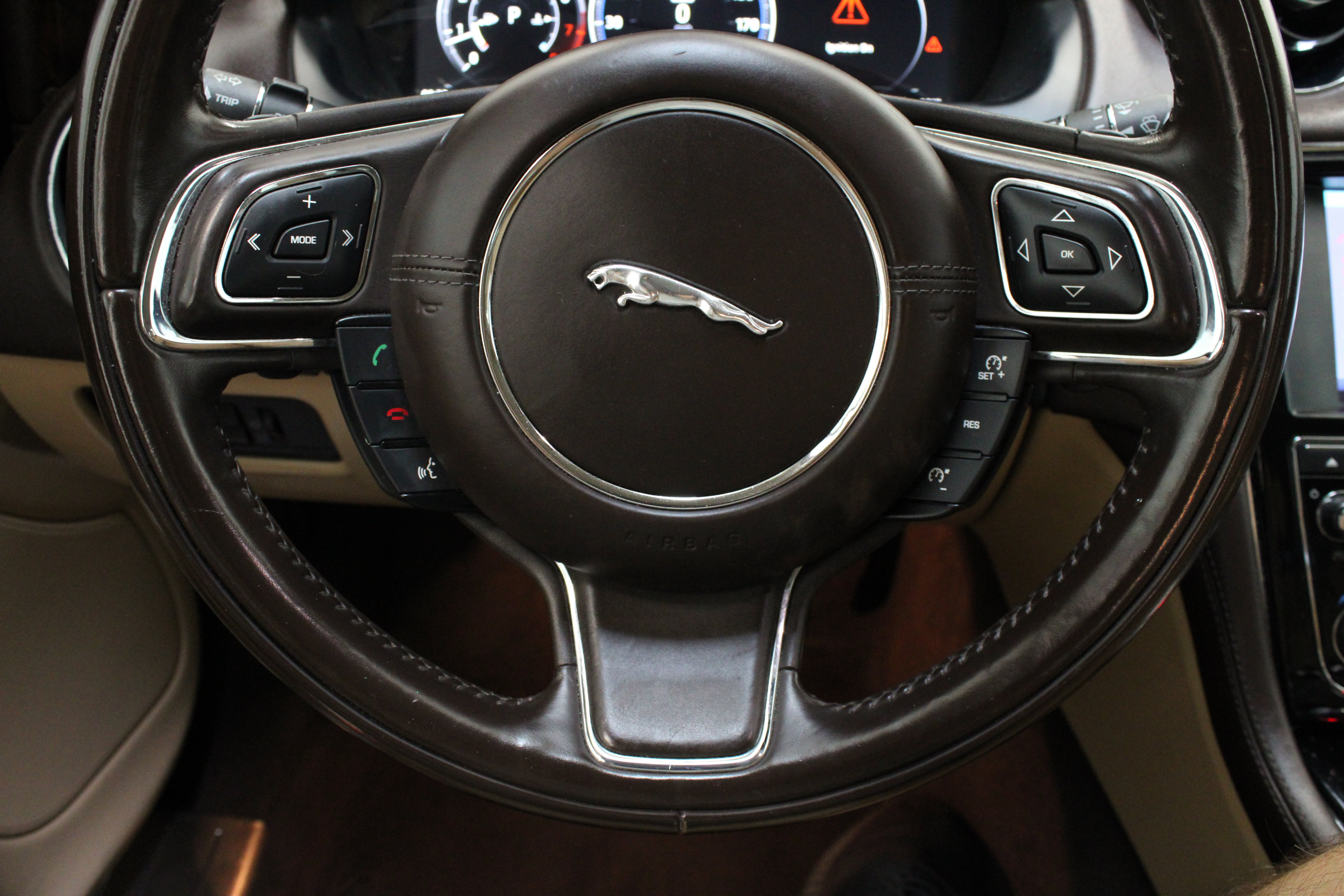 Used 2016 Jaguar XJ R-Sport RWD image 25