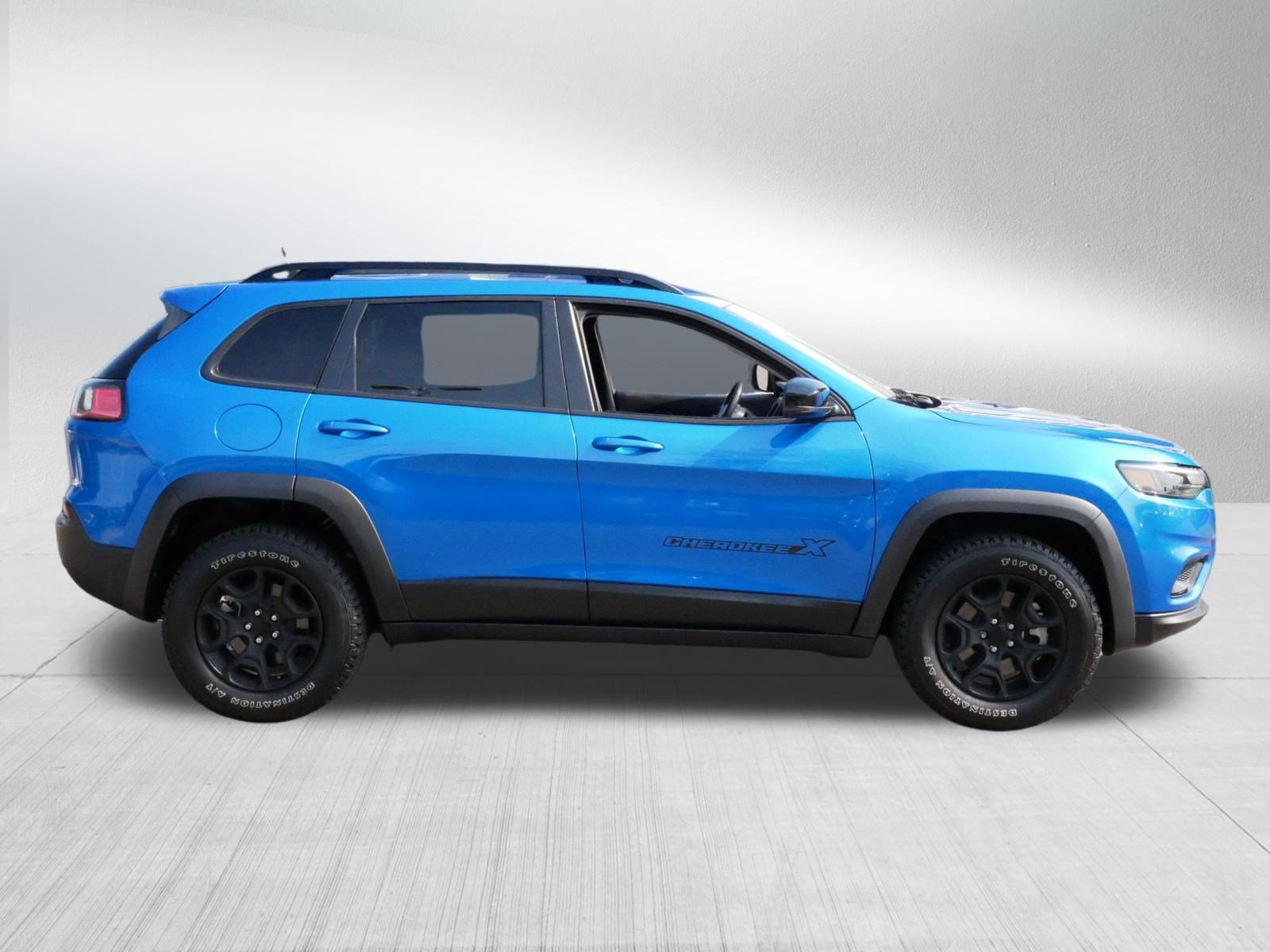 Used 2022 Jeep Cherokee Latitude AWD/4WD image 8