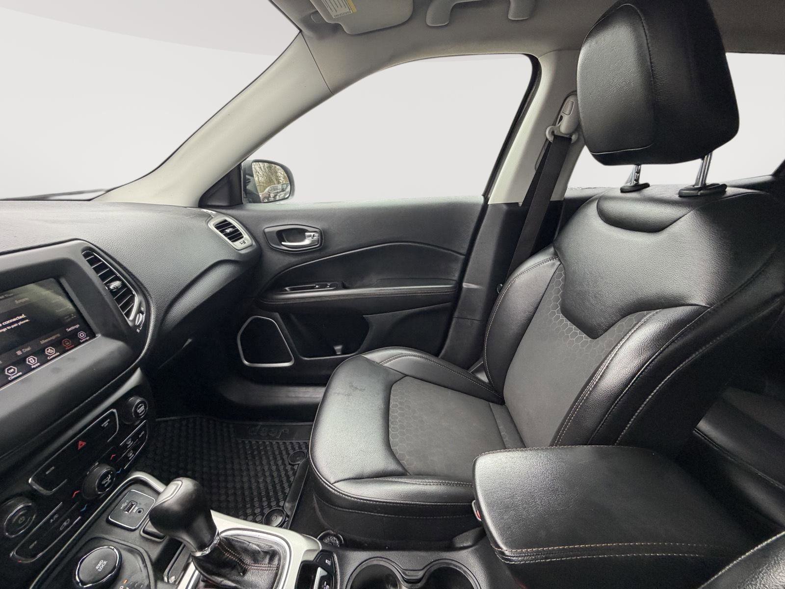 Used 2019 Jeep Compass Latitude w/ Cold Weather Group AWD/4WD image 20
