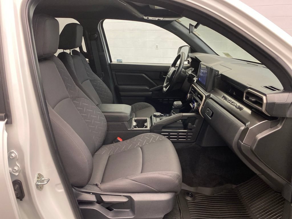 Used 2025 Toyota Tacoma SR5 AWD/4WD image 22