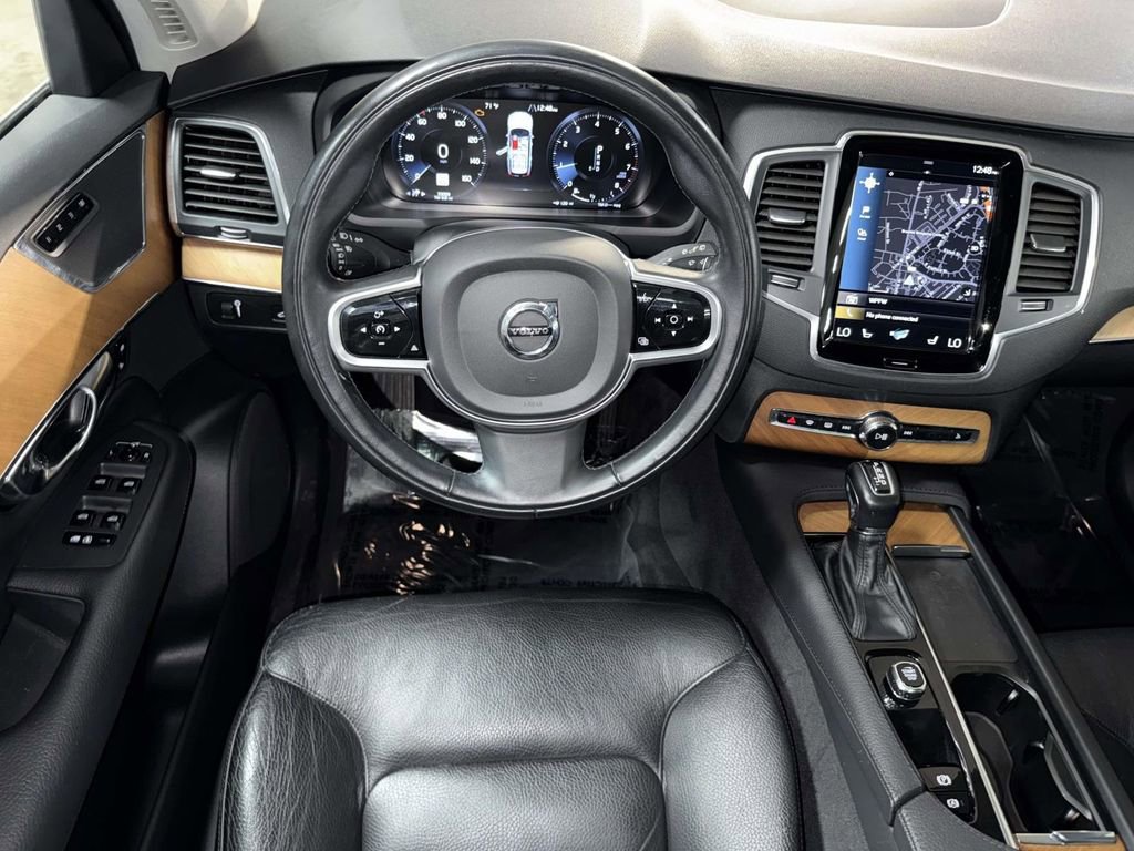 Used 2022 Volvo XC90 T6 Momentum w/ Climate Package image 4