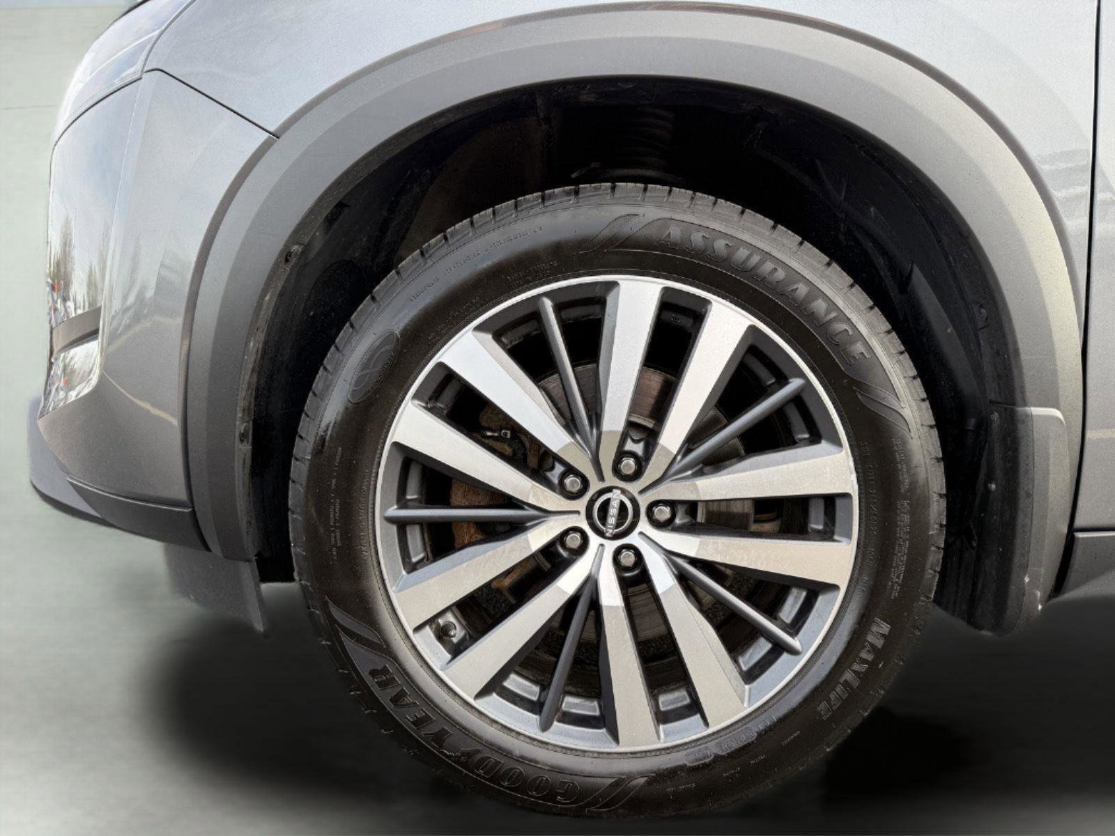 Used 2022 Nissan Pathfinder Platinum w/ Cargo Package AWD/4WD image 30