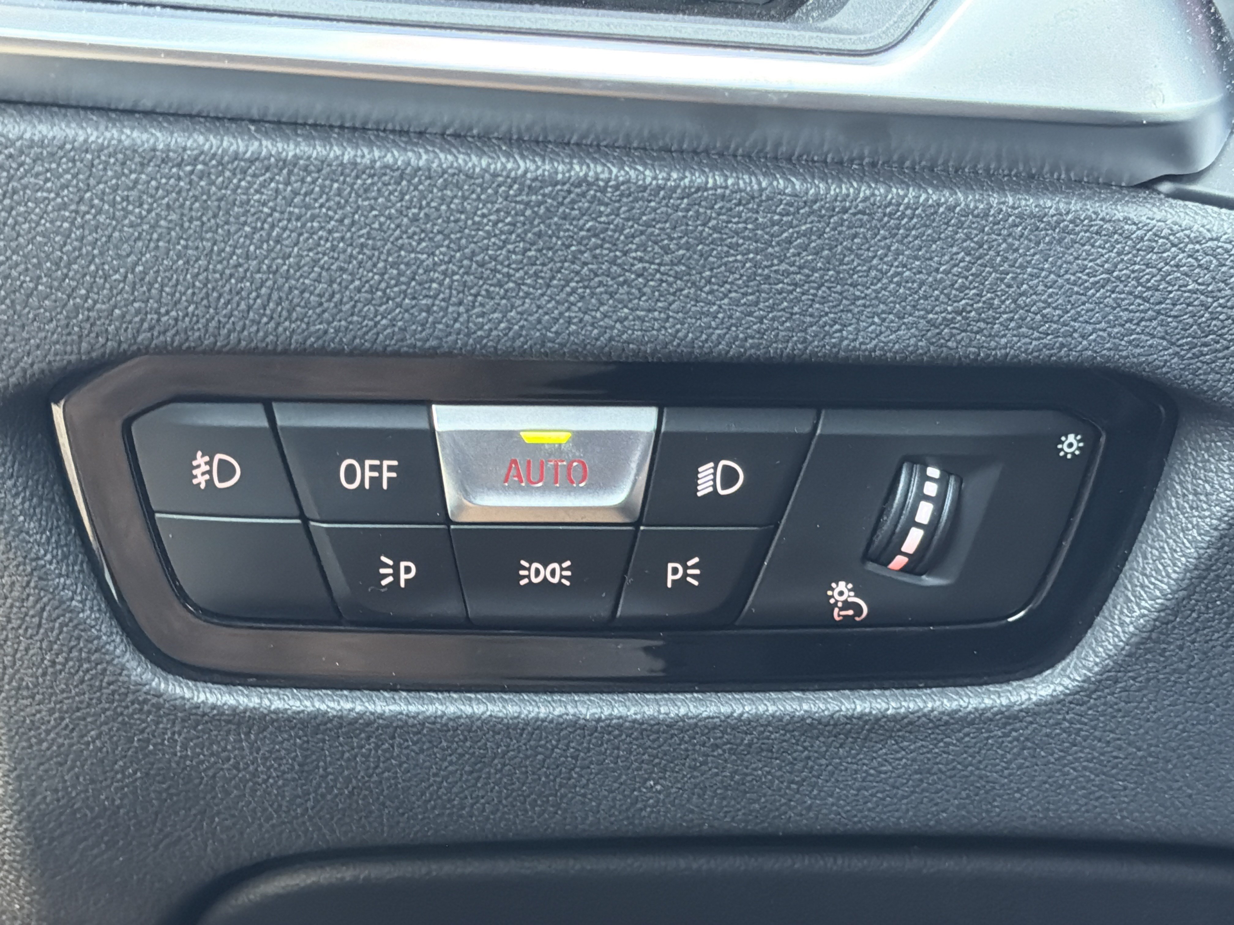 Used 2019 BMW 330i Sedan w/ M Sport Package RWD image 14