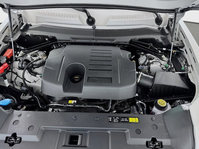 New 2026 Land Rover Defender 130 X-Dynamic SE image 32