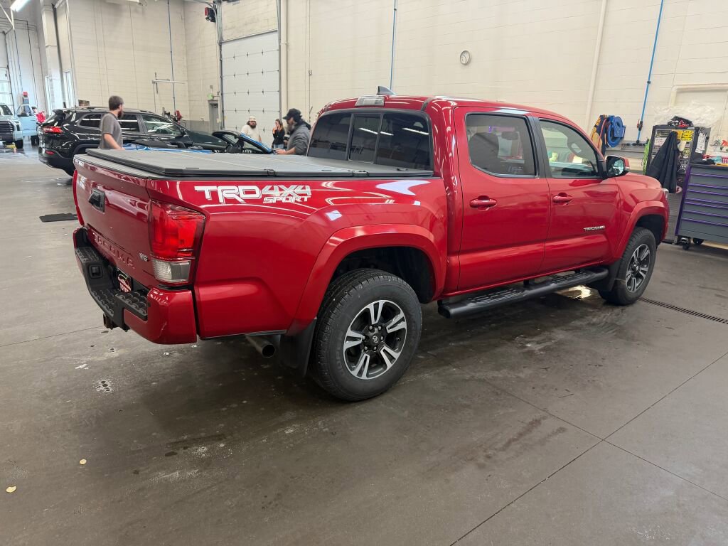 Used 2016 Toyota Tacoma TRD Sport image 2