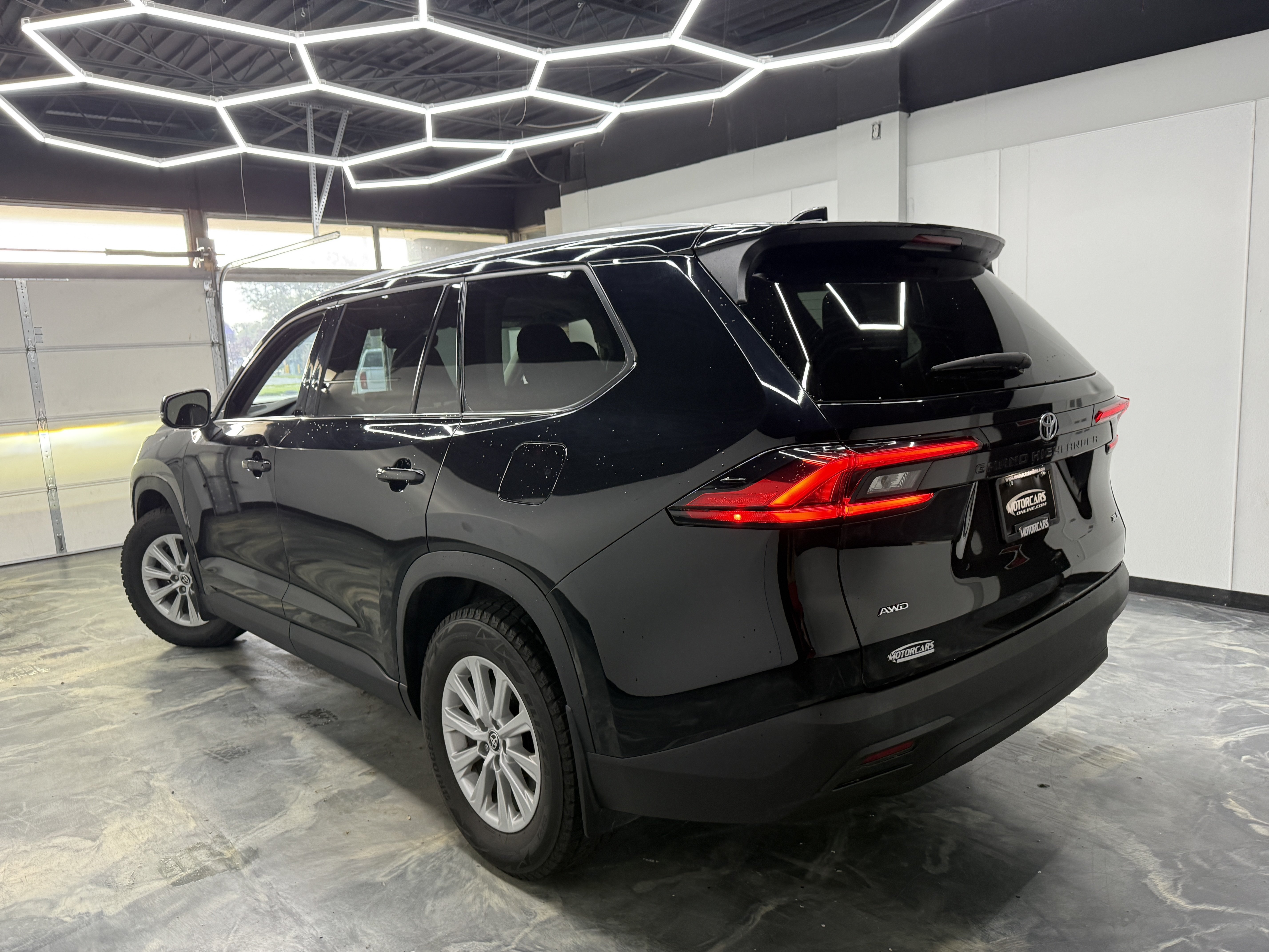 Used 2024 Toyota Grand Highlander AWD image 3