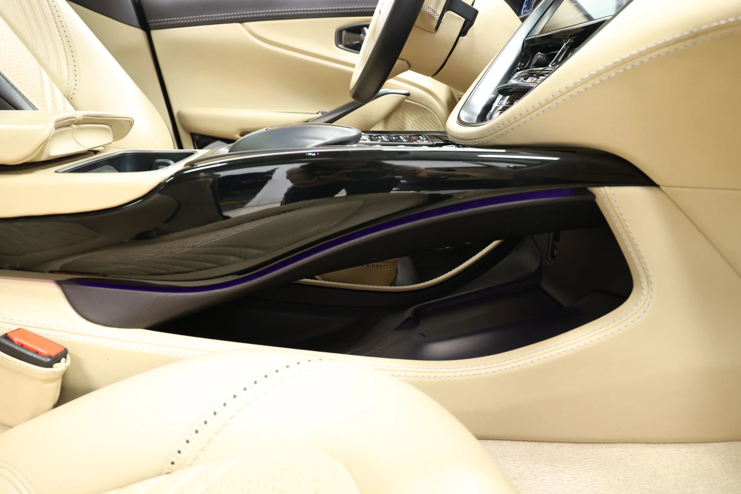 Used 2021 Aston Martin DBX image 95
