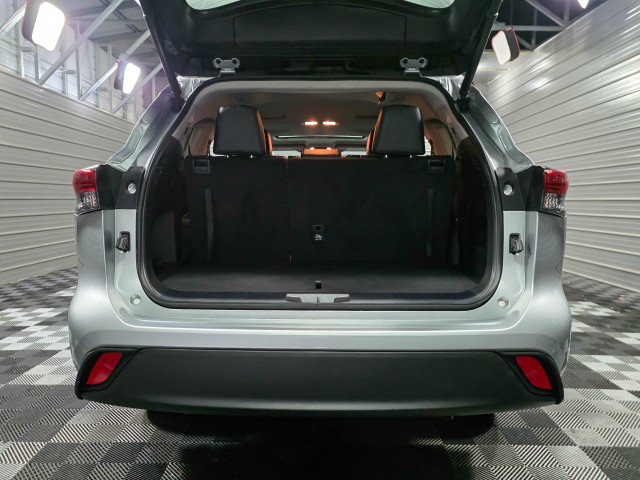 Used 2022 Toyota Highlander XLE image 36