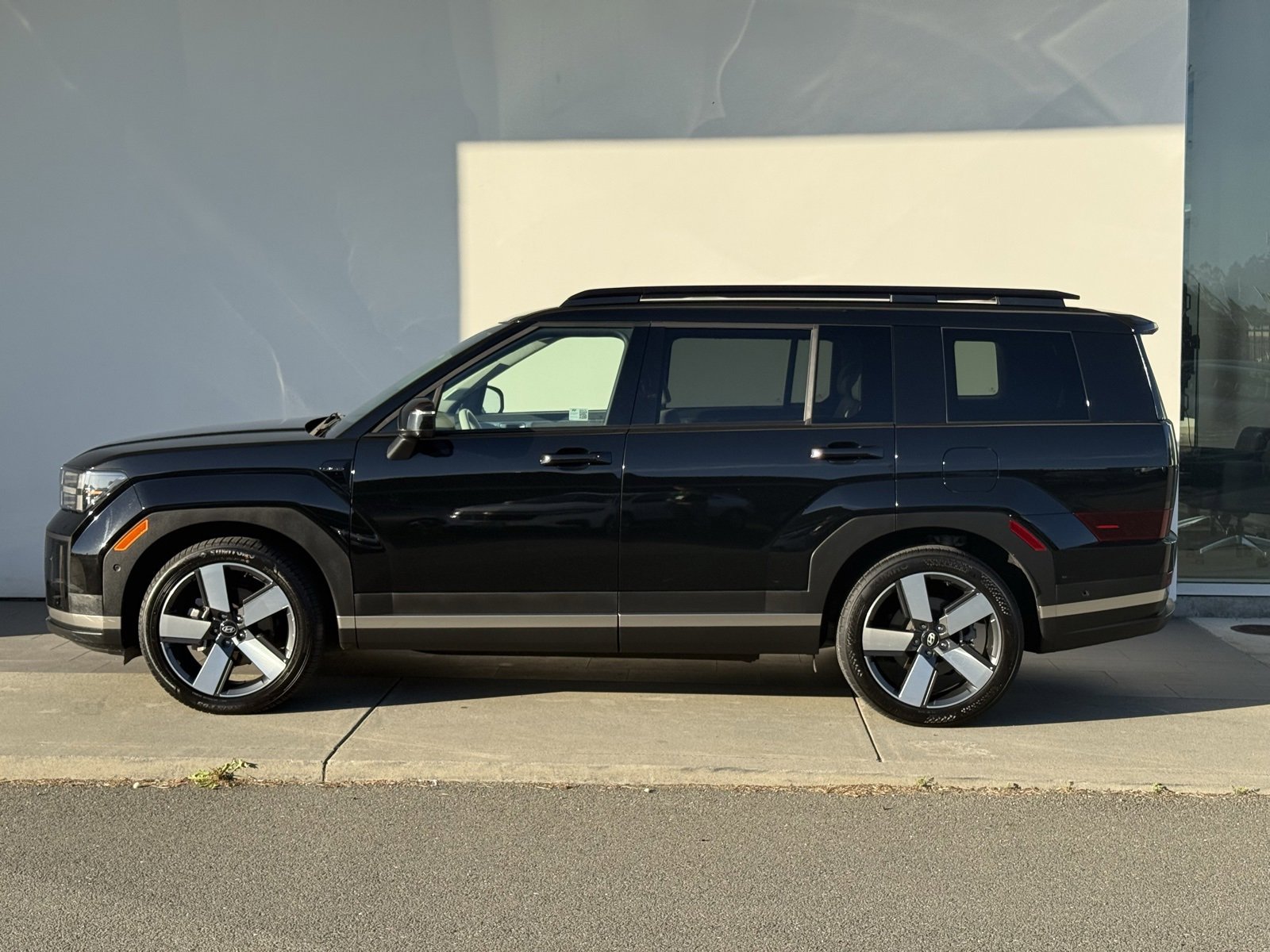 Used 2024 Hyundai Santa Fe Limited image 4