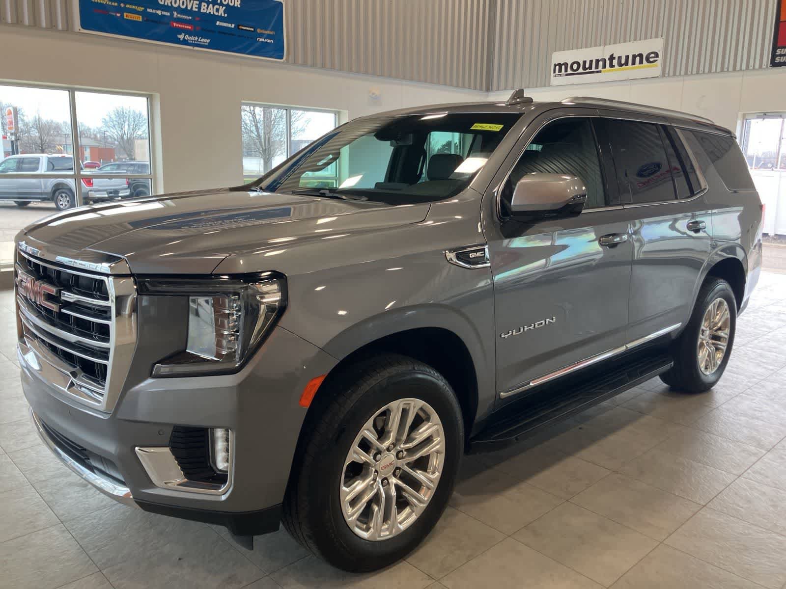 Used 2021 GMC Yukon SLT w/ SLT Premium Package image 1