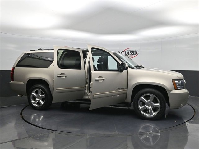 Used 2014 Chevrolet Suburban LT image 35