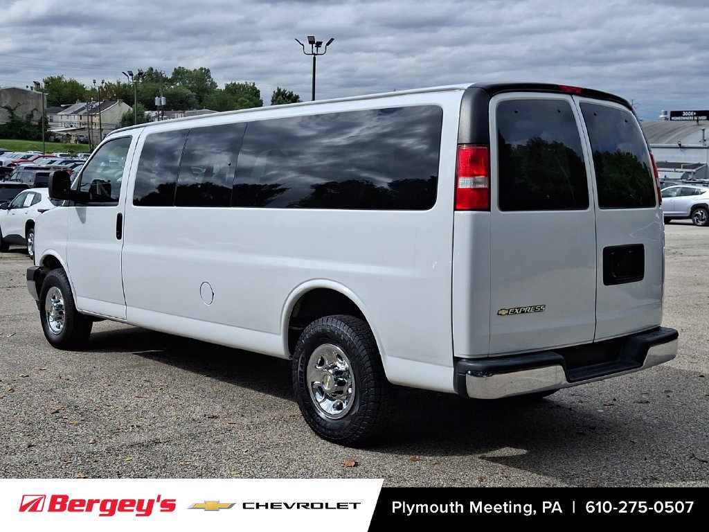Certified 2024 Chevrolet Express 3500 LT w/ LT Preferred Equipment Group RWD image 5