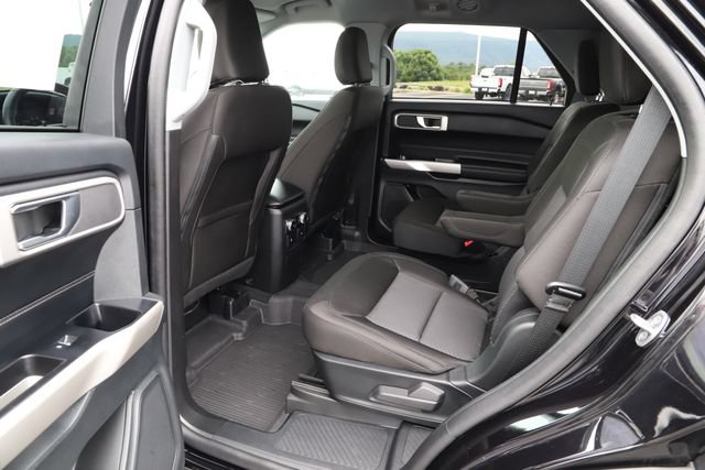 Used 2023 Ford Explorer XLT AWD/4WD image 17