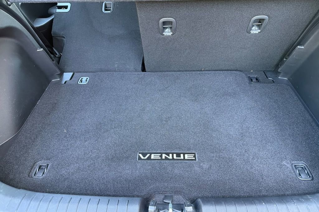 Certified 2025 Hyundai Venue SE FWD image 16
