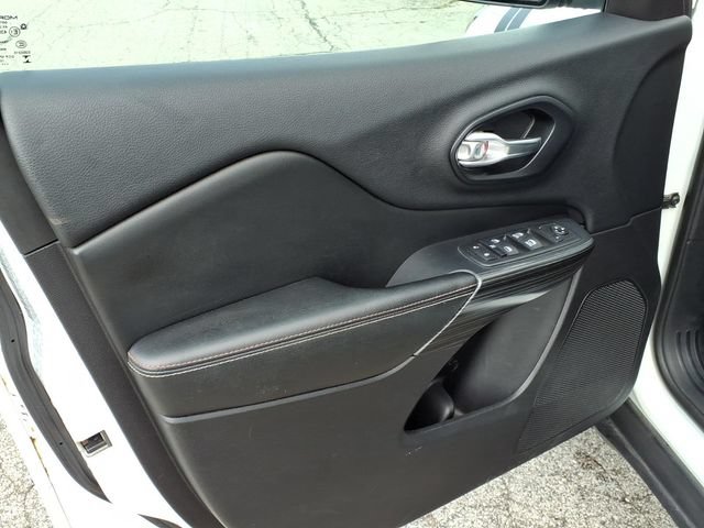 Used 2016 Jeep Cherokee 75th Anniversary AWD/4WD image 22
