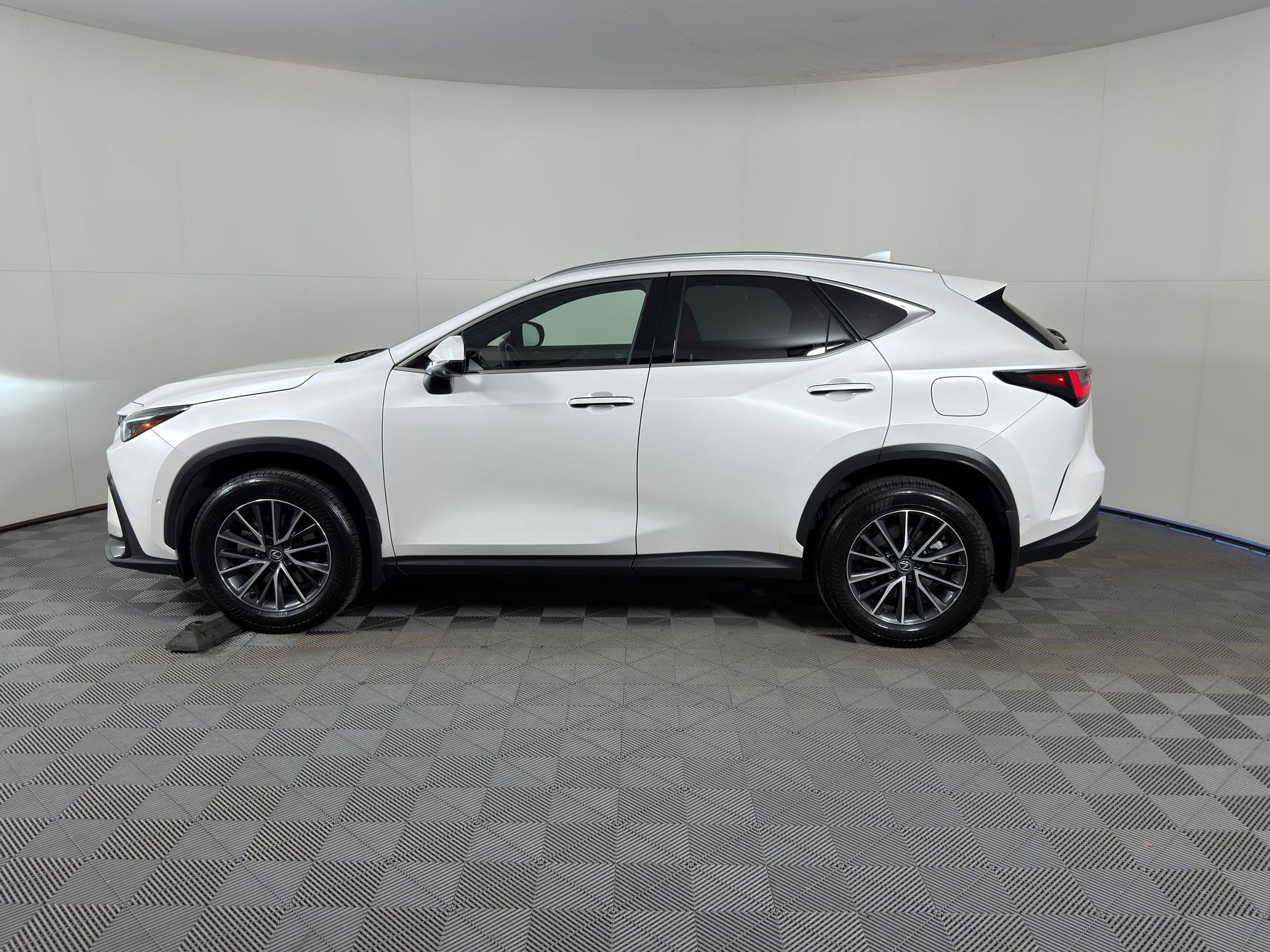 Used 2024 Lexus NX 350h AWD w/ Vision Package image 2