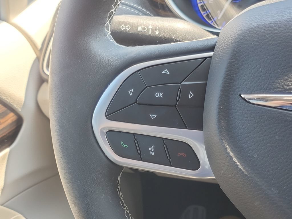 Used 2024 Chrysler Pacifica Limited FWD image 14