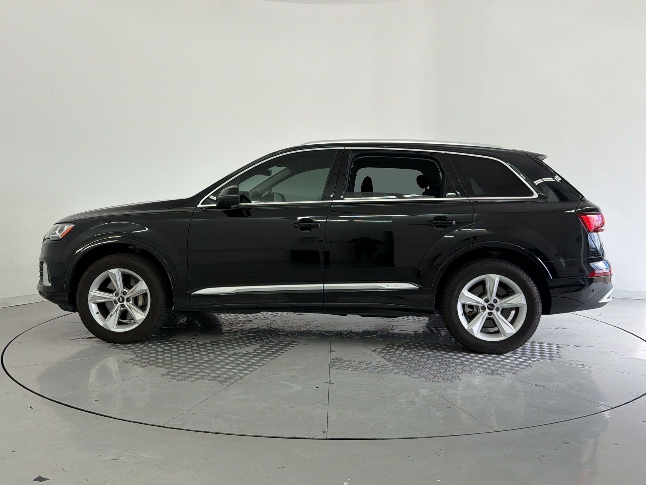 Used 2024 Audi Q7 2.0T Premium w/ Convenience Package AWD/4WD image 2