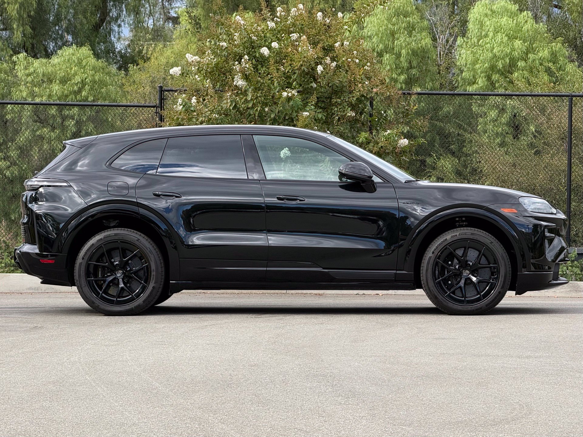 New 2026 Porsche Cayenne Turbo AWD/4WD image 8