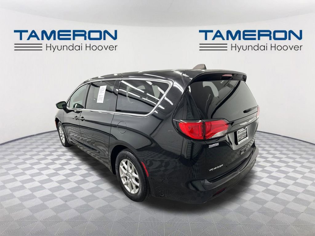 Used 2024 Chrysler Voyager LX image 3