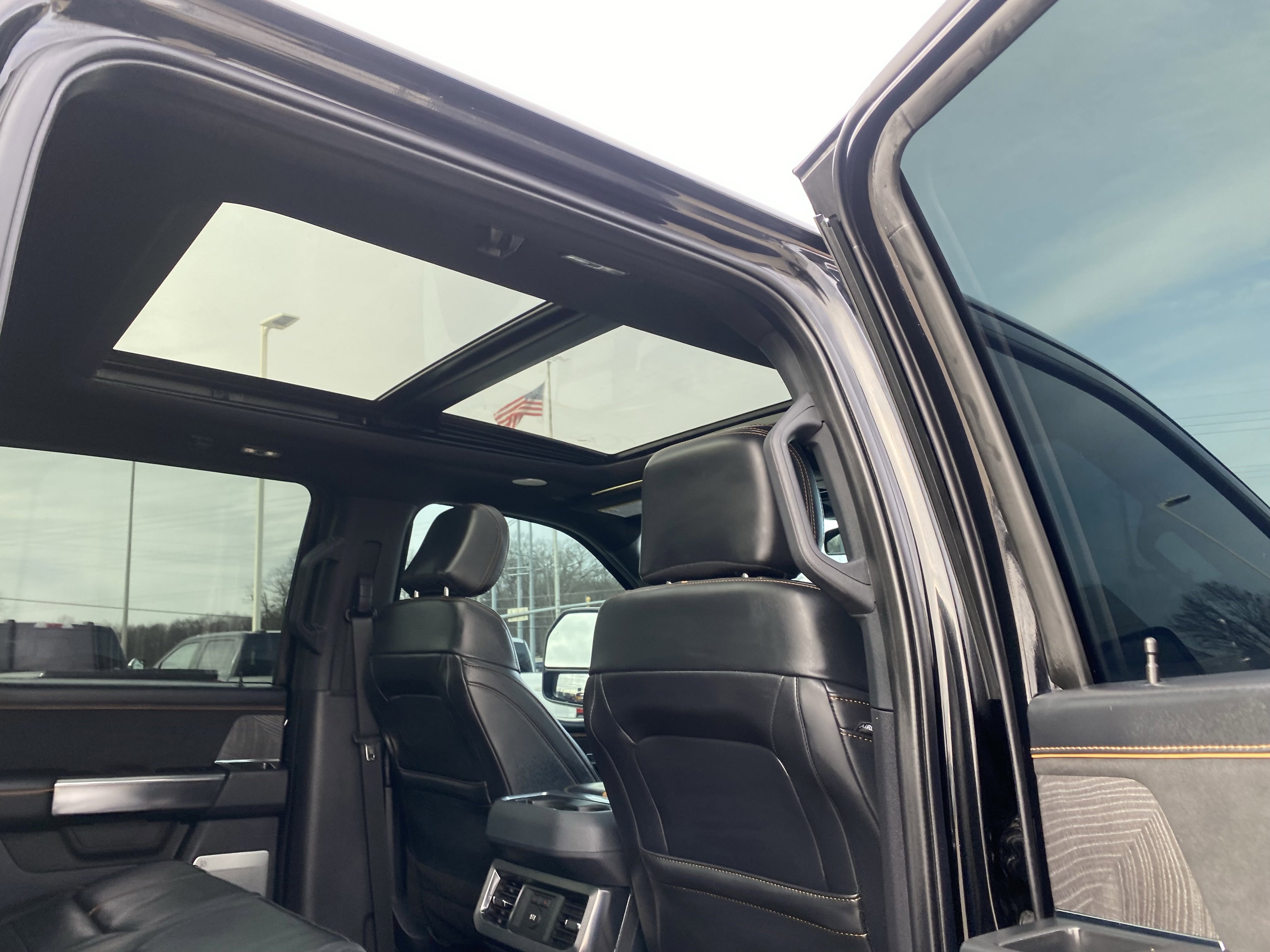 Used 2024 Ford F250 Platinum image 10